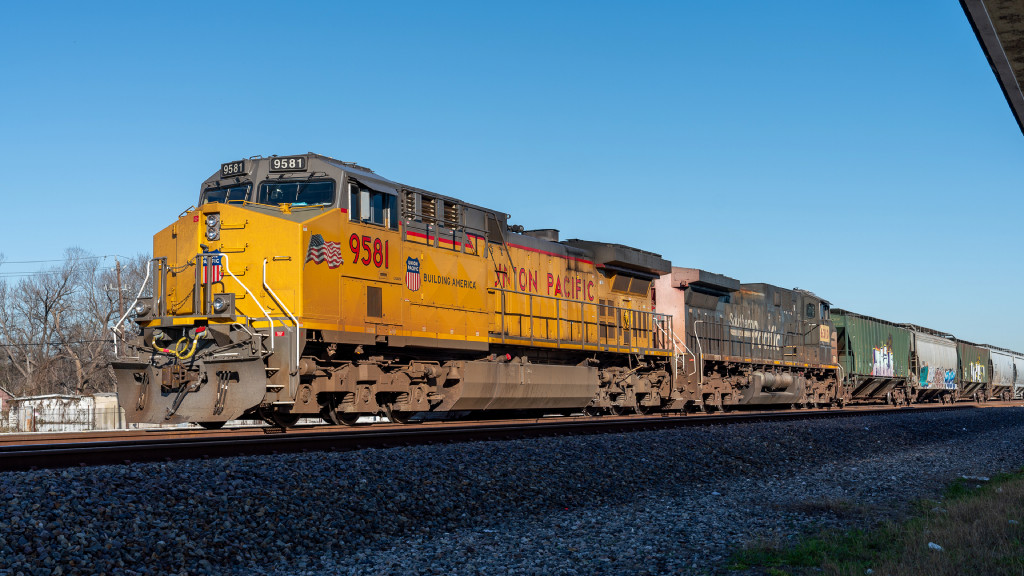 Ex-SP AC4400 Parked Along Hardy Toll Road 2